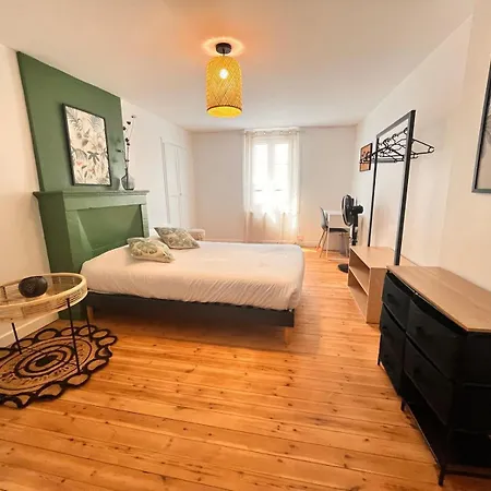 Lägenhet Maison Au Coeur Du Vieux-port De