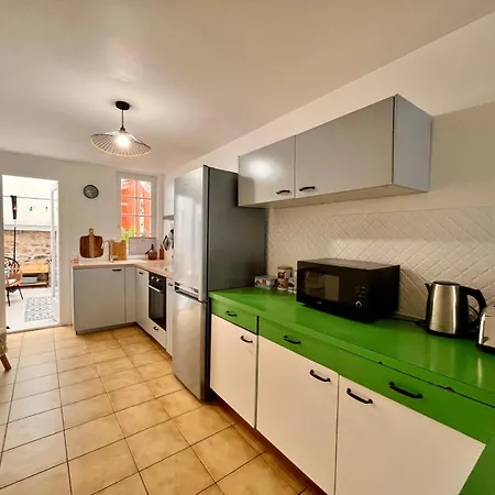Appartement Maison Au Coeur Du Vieux-port De La Rochelle (Charente-Maritime)